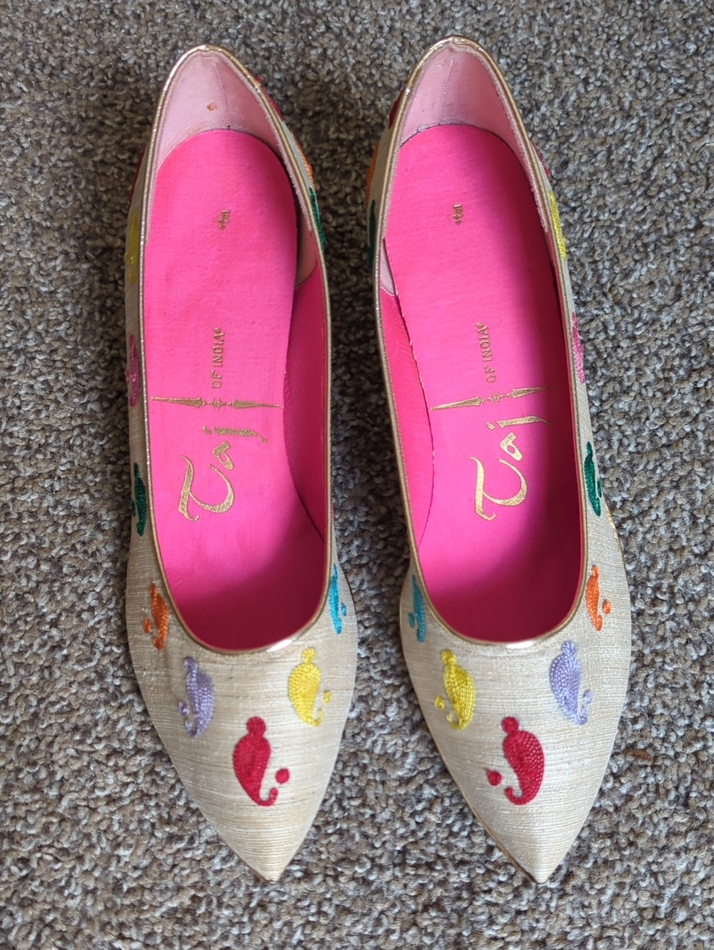 Rare Vintage 60s Taj Of India Cream Silk Embroidered Shoe